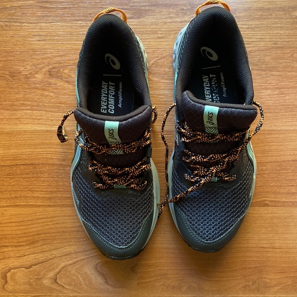 Asics WORN ONCE - Picture 2 of 7